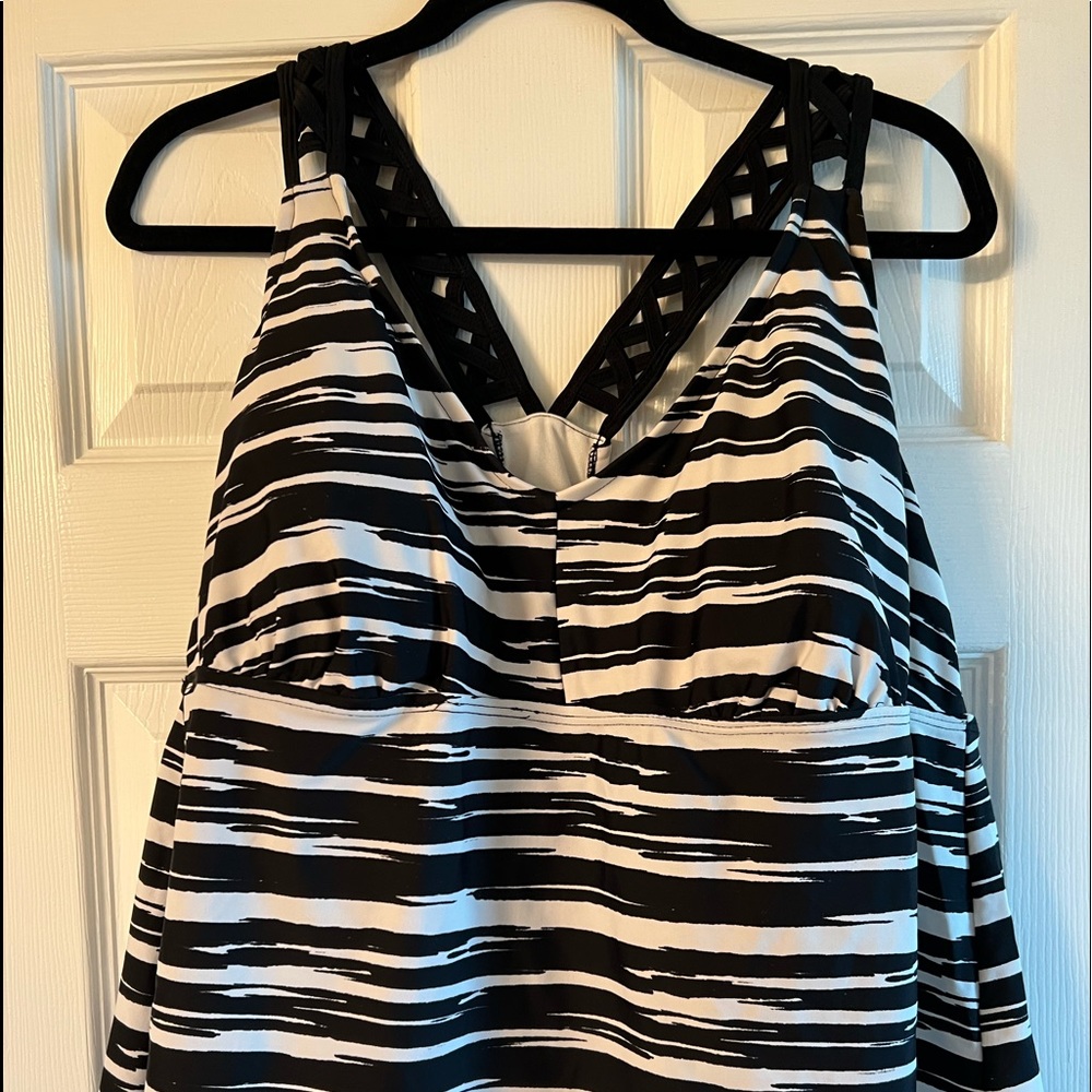 AVA & VIV black and white TANKINI SWIM TOP